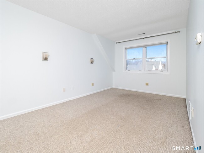 Building Photo - 36 Wilton Crst