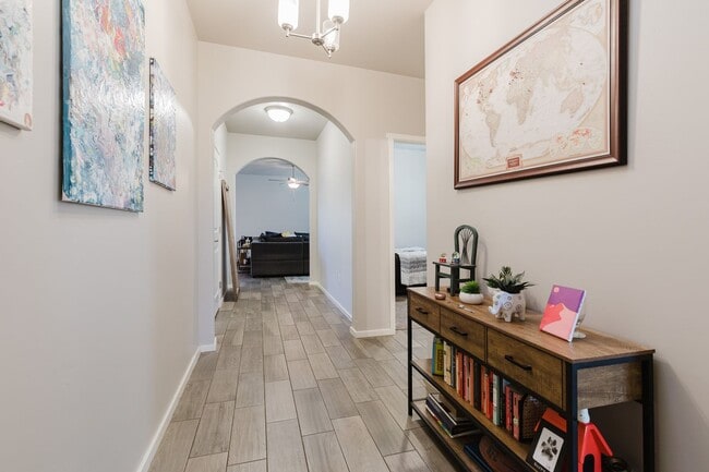 Building Photo - Meticulously Clean 3 bedroom 2 bathroom Home