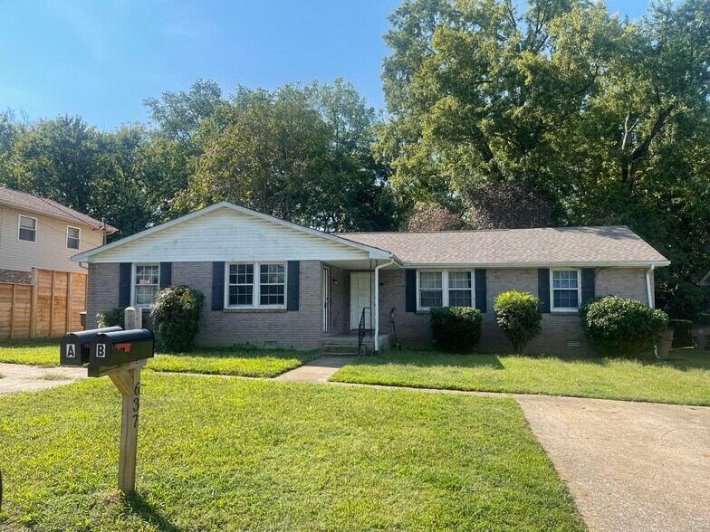 Primary Photo - 637 Huntington Ridge Dr