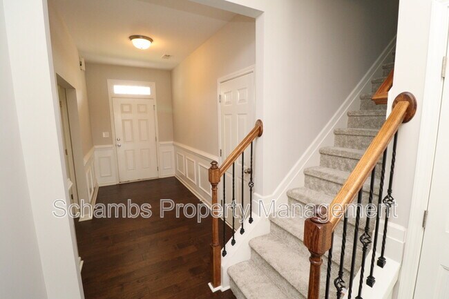 Building Photo - 84 Fairview St