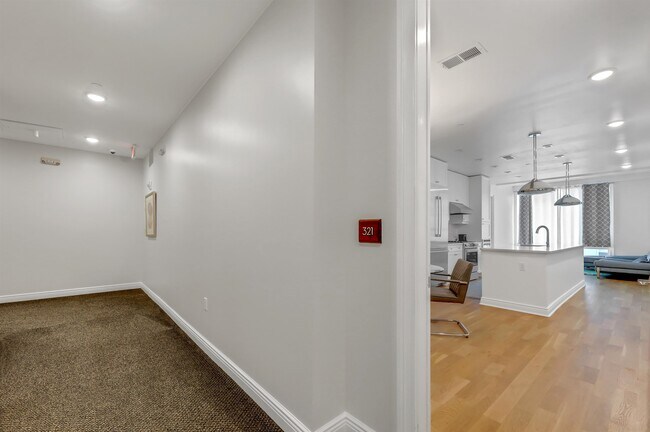 Building Photo - 9 Somerset Ln