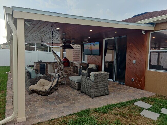 Building Photo - Spacious 3-Bedroom Home with 2 Full Baths in Charming Mulberry Home with Outdoor Kitchen!