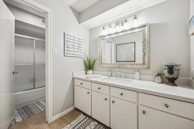 Building Photo - 11742 Pecan Creek Dr