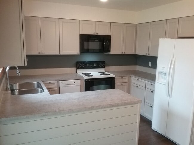 Building Photo - Updated Three Bedroom Home in Keizer