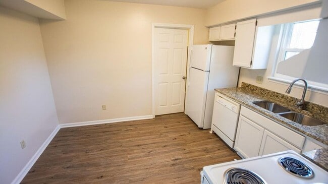 Building Photo - Gorgeous home ready to move in!