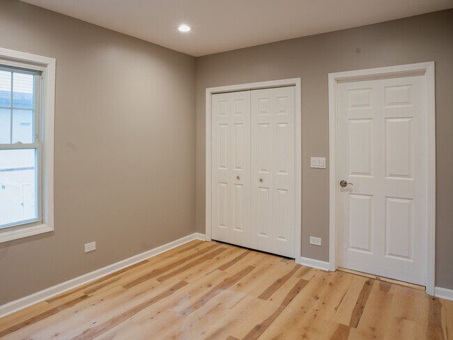 Building Photo - 523 S Monterey Ave