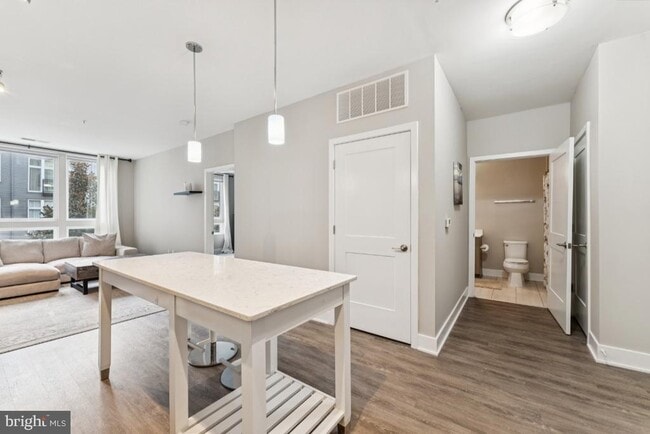 Building Photo - 145 Riverhaven Dr