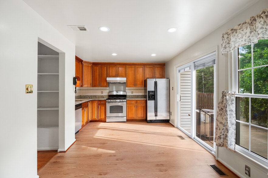 kitchen - 8063 Dulciana Ct