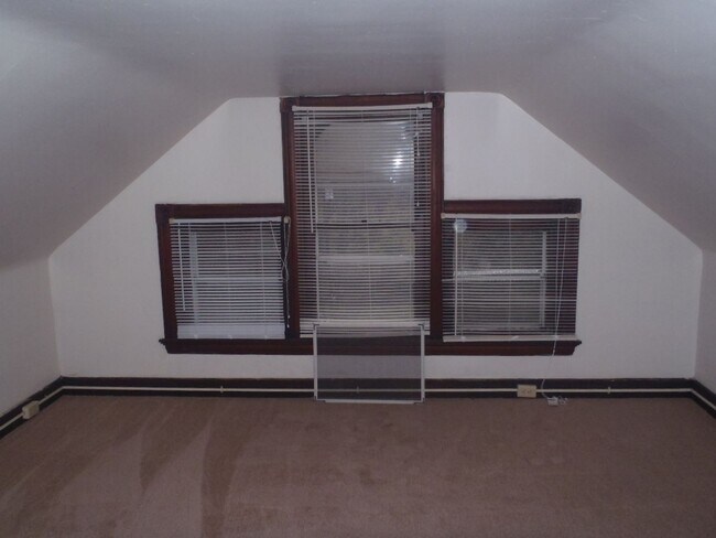 Building Photo - 936 Ludlow Ave