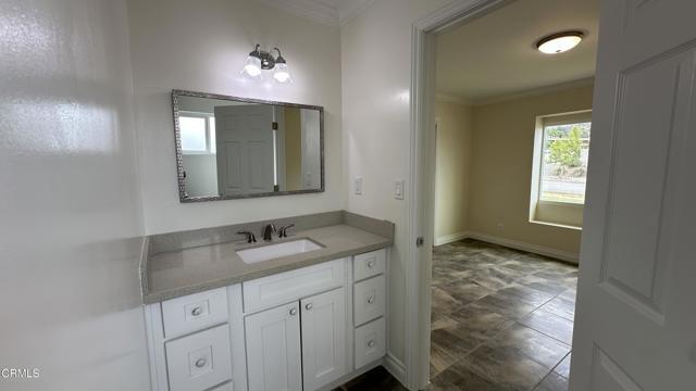 Building Photo - 653 Willowgrove Ave