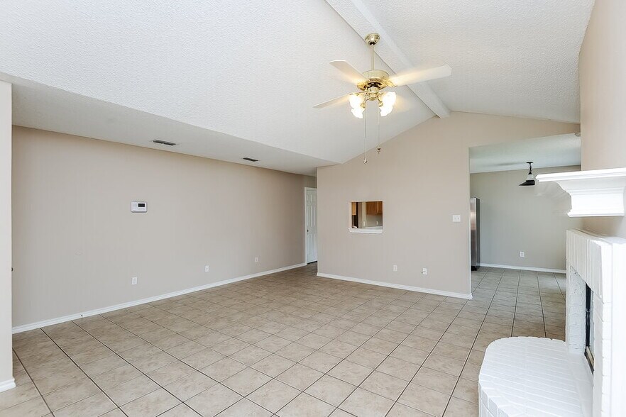 Building Photo - 10224 Maverick Dr