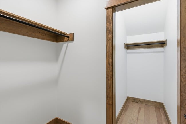 Building Photo - 106 Fairway Cir