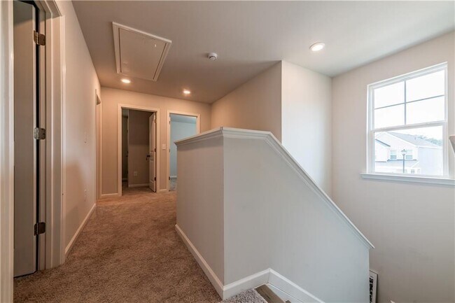 Building Photo - 4700 Blake Lp