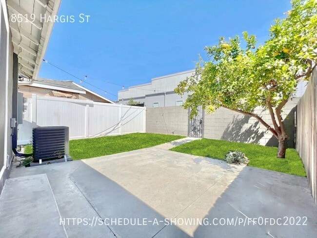 Building Photo - 8519 Hargis St