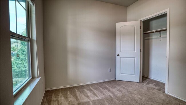 Building Photo - 137 Carlina Lp