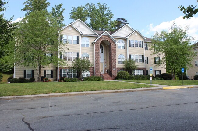 Building Photo - 211 Ivy Glen Ct