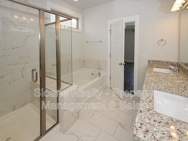 Building Photo - 2874 Stonestown Dr