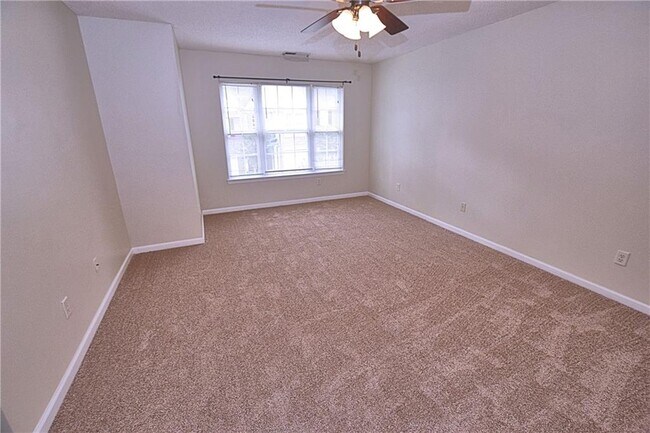 Building Photo - 3833 Pleasant Oaks Dr
