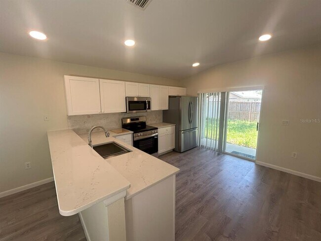 Building Photo - 714 Cristelle Jean Dr