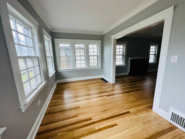 Building Photo - 2058 Bunts Rd