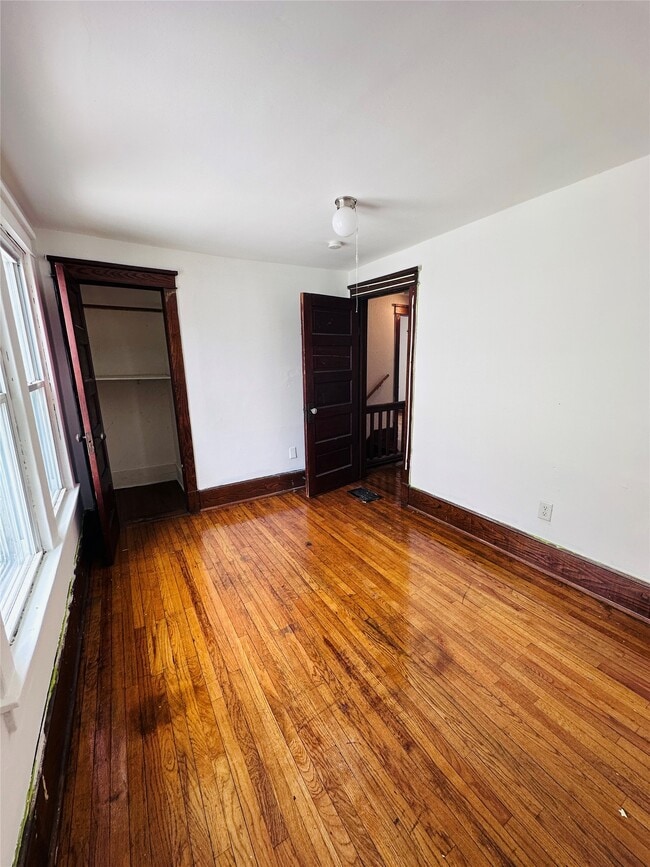 Building Photo - 210 Squires Ave