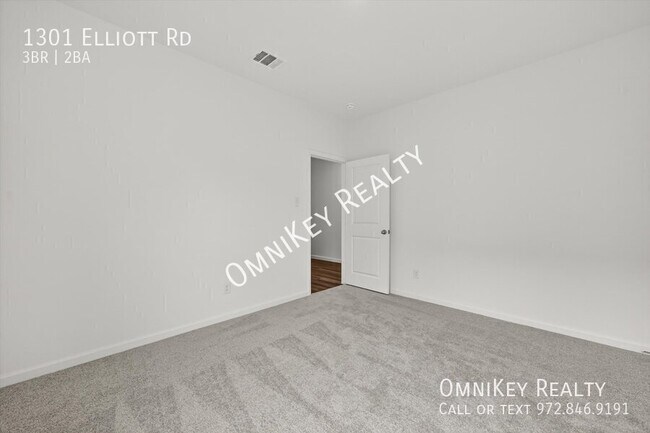 Building Photo - 1301 Elliott Rd