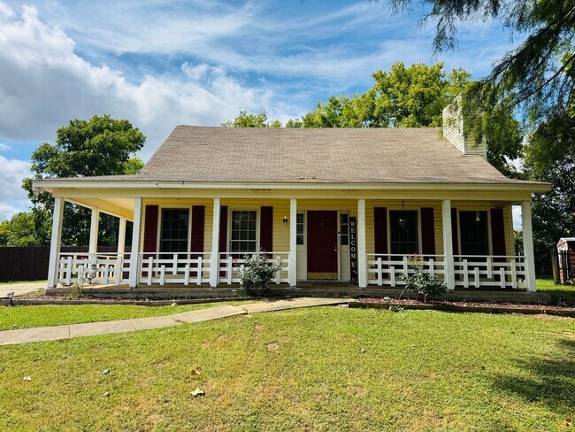 Building Photo - Dreamy 3-Bedroom