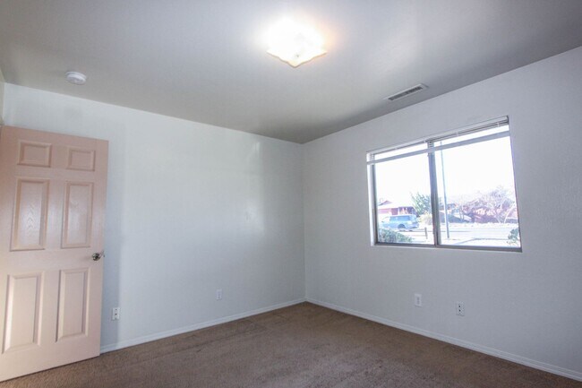Building Photo - 8040 E Lakeshore Dr