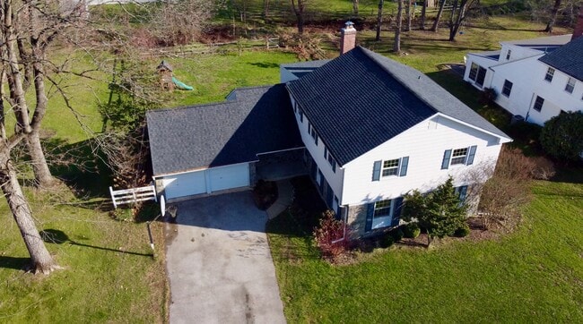 Building Photo - 593 Watford Ln