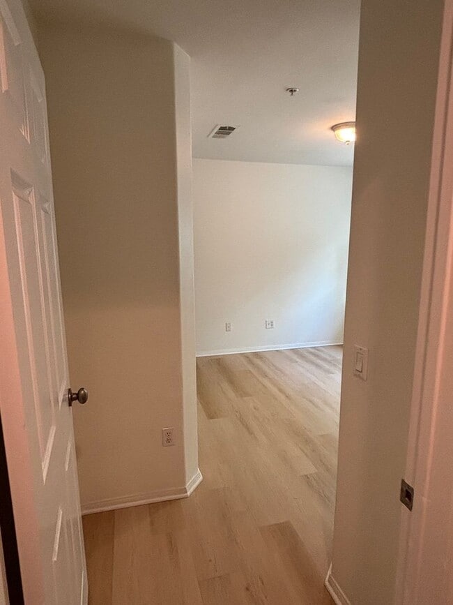 Building Photo - Move-In Ready 4 Bedroom Home Perfect for Professionals & Families