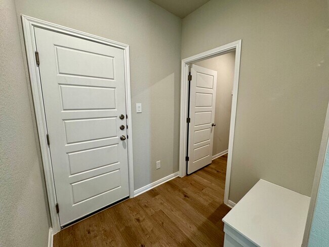 Building Photo - Stunning 3x2 Luxury Duplex in Buda, TX!