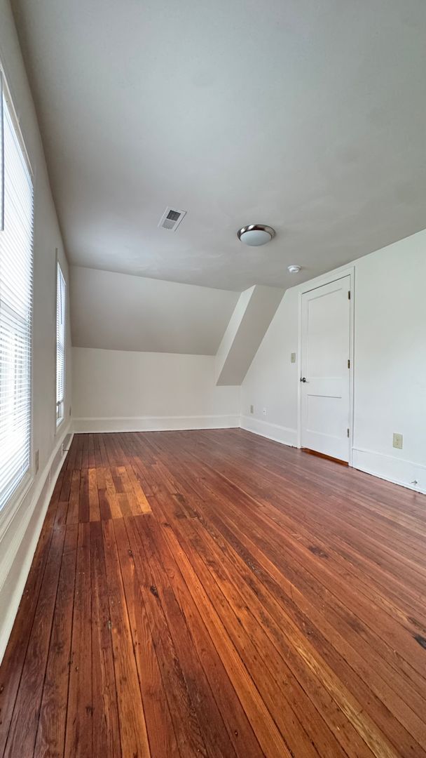 Building Photo - 911 Campbell Ave SW