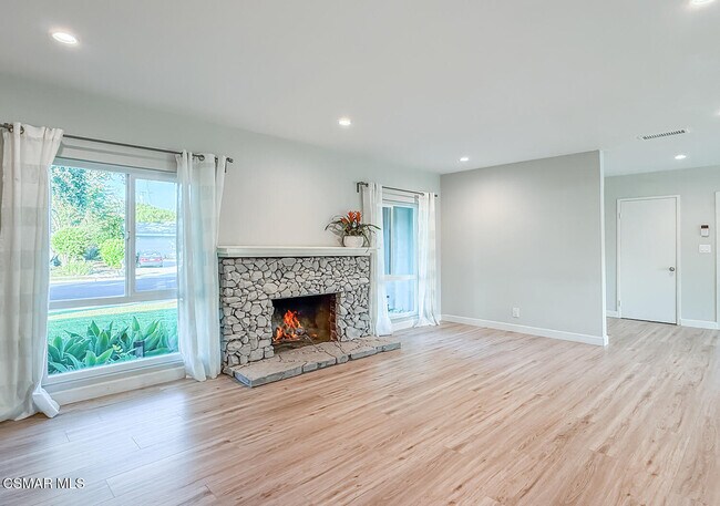 Building Photo - 1251 Buckingham Dr