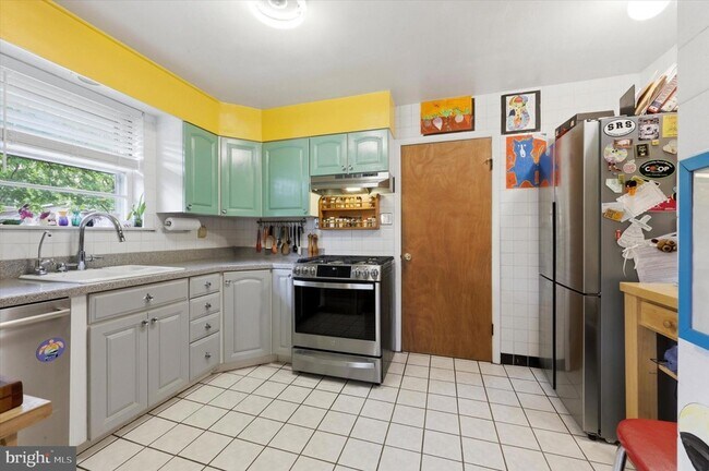 Building Photo - 201 Bowdoin Ave