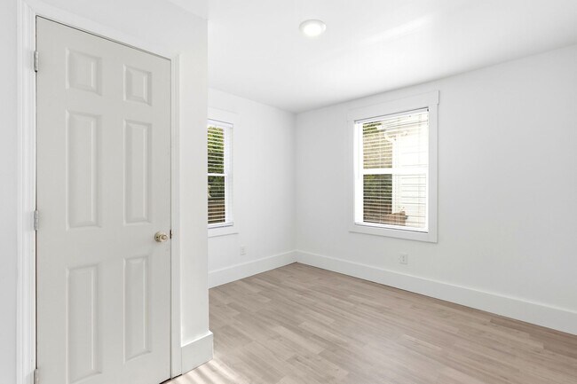 Building Photo - Updated 3-Bedroom Home with Modern Comforts Near Downtown Wilmington