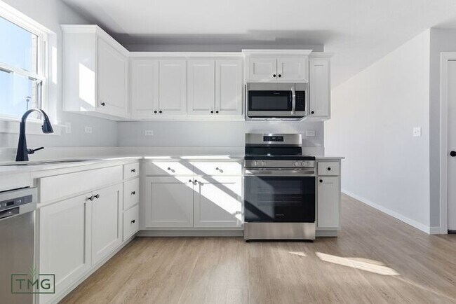 Building Photo - Newly Remodeled 2 Bed Duplex – Prime Broken Arrow Location!