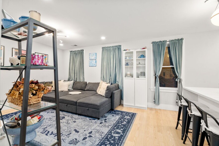 Building Photo - 10 Lamson Ct