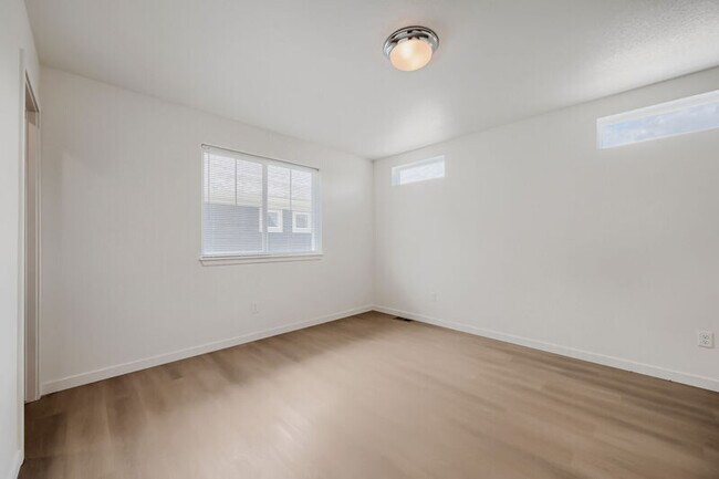 Building Photo - 6463 Crossdrum Point