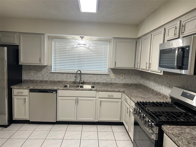Building Photo - 12310 Jaguar Dr