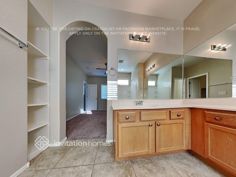 Building Photo - 236 S Travis
