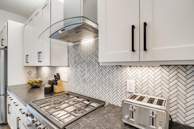 Building Photo - 2500 White Ave