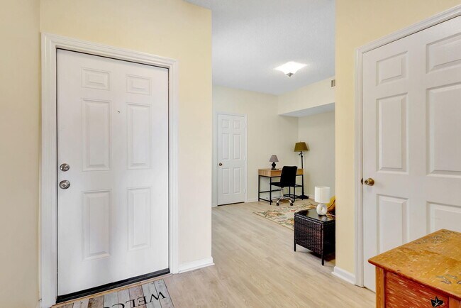 Building Photo - 2060 Greenview Shores Blvd