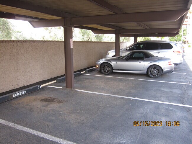 Building Photo - 3033 E Devonshire Ave