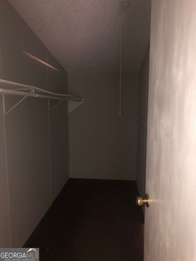 Building Photo - 983 Squirrel Hollow Rd