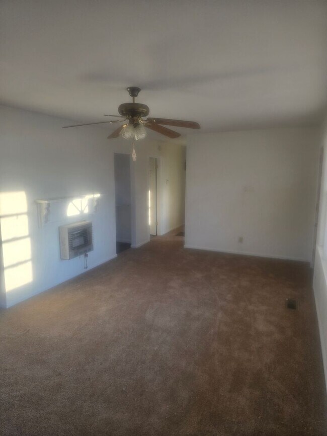 Building Photo - Spacious and affordable