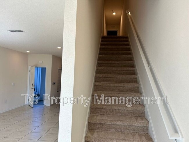 Building Photo - 880 Observatory Pkwy