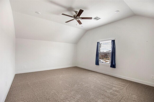 Building Photo - Very functional floor plan, has game room/...