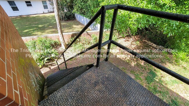 Building Photo - ** Large 1/1 ready now**