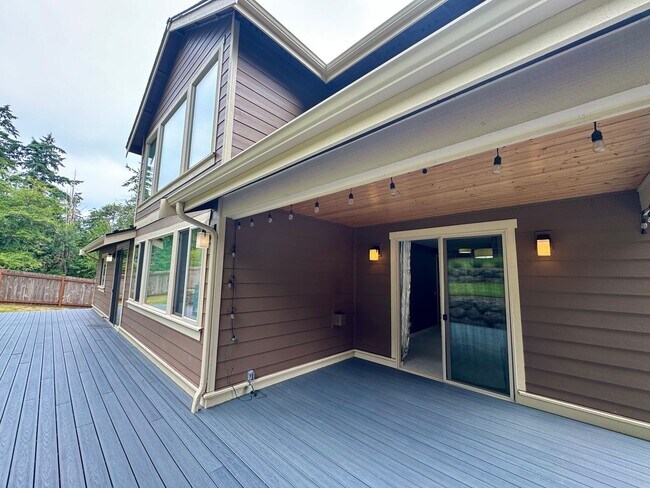 Building Photo - Stunning Bainbridge Island 4 bedroom home....available now!