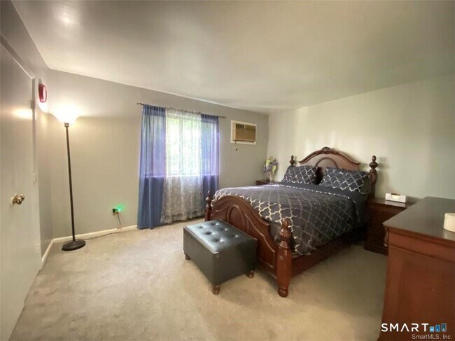 Building Photo - 19 Somers St